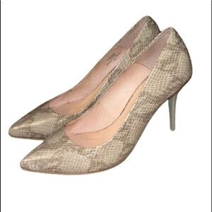Office London taupe snakeskin leather pump heels size 36/ US 6